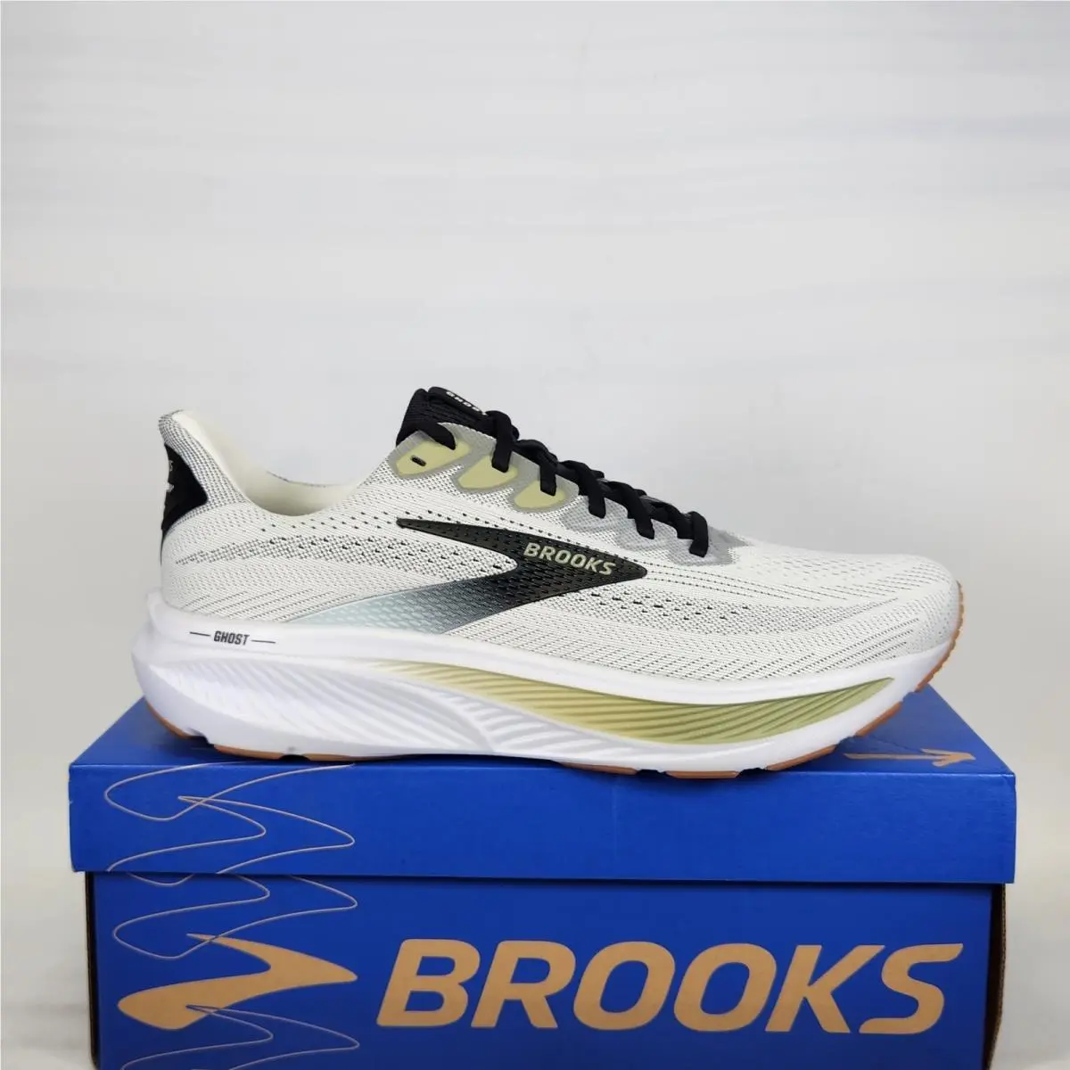 Size 10 - Brooks Ghost 17 - White / Black / Tea - Mens