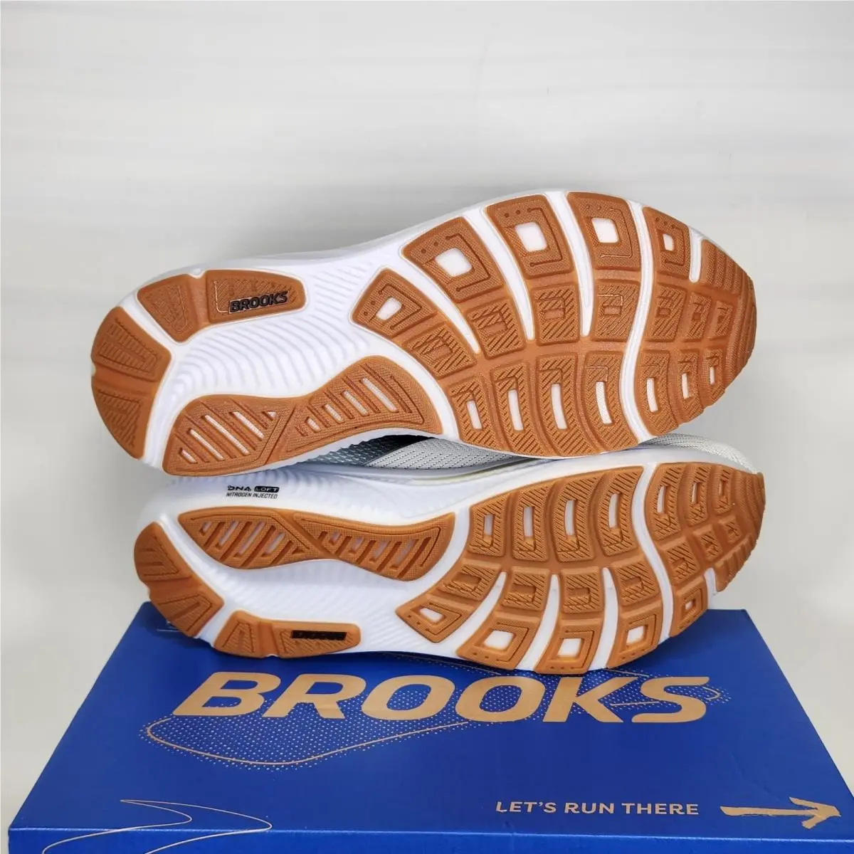 Brooks shoes - Brooks Ghost 17 - Ghost - White 3
