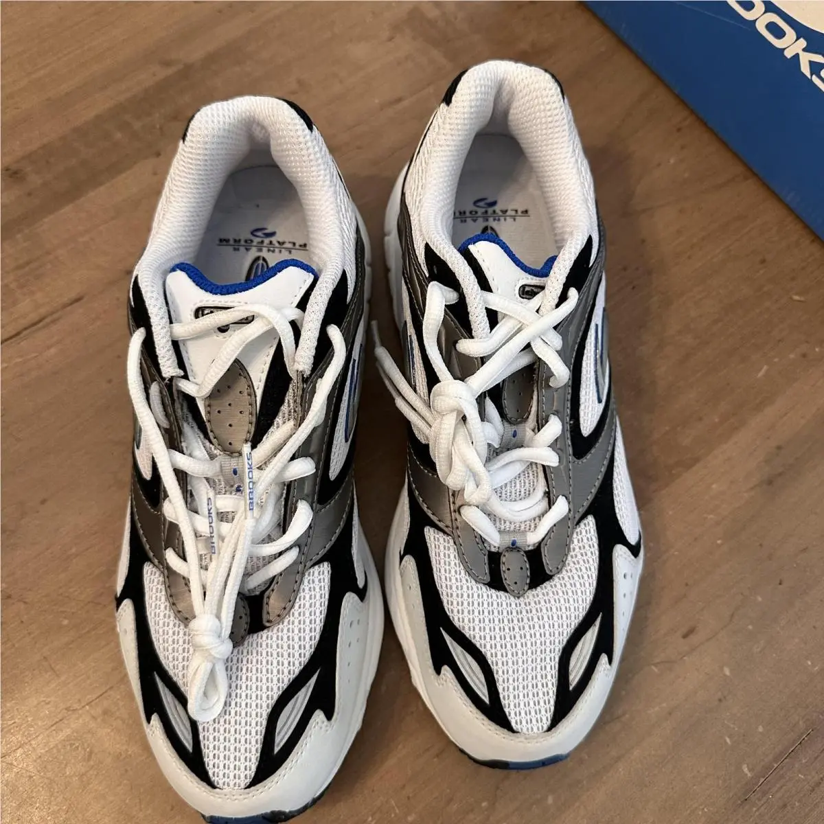 Brooks shoes - Brooks Dyad 3 - Dyad - 41160 141 - White 0