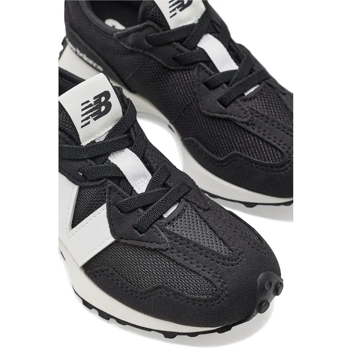 New Balance shoes - Black/White 4