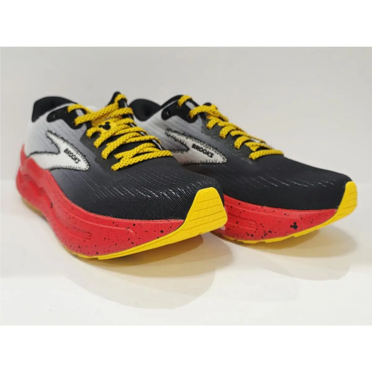 Brooks shoes - Ghost Max 2 Mickey Mouse - 110506 1D 695 - Multicolor (UPC: 195394706246) 1