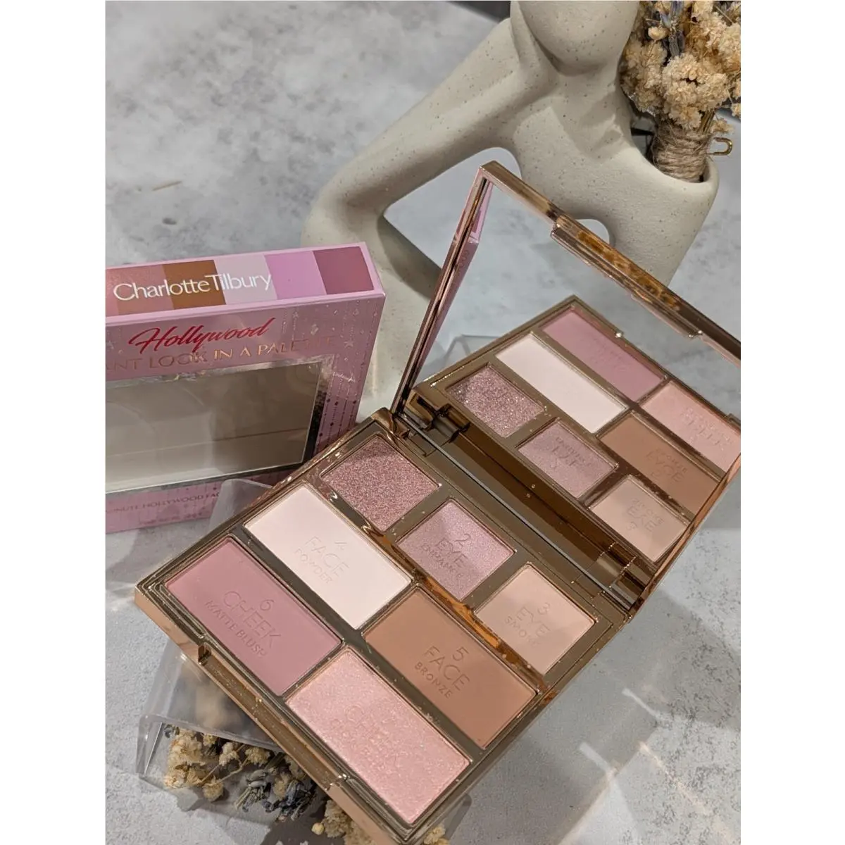 Charlotte Tilbury Hollywood Instant Look in a Palette Pretty Glowing Beauty