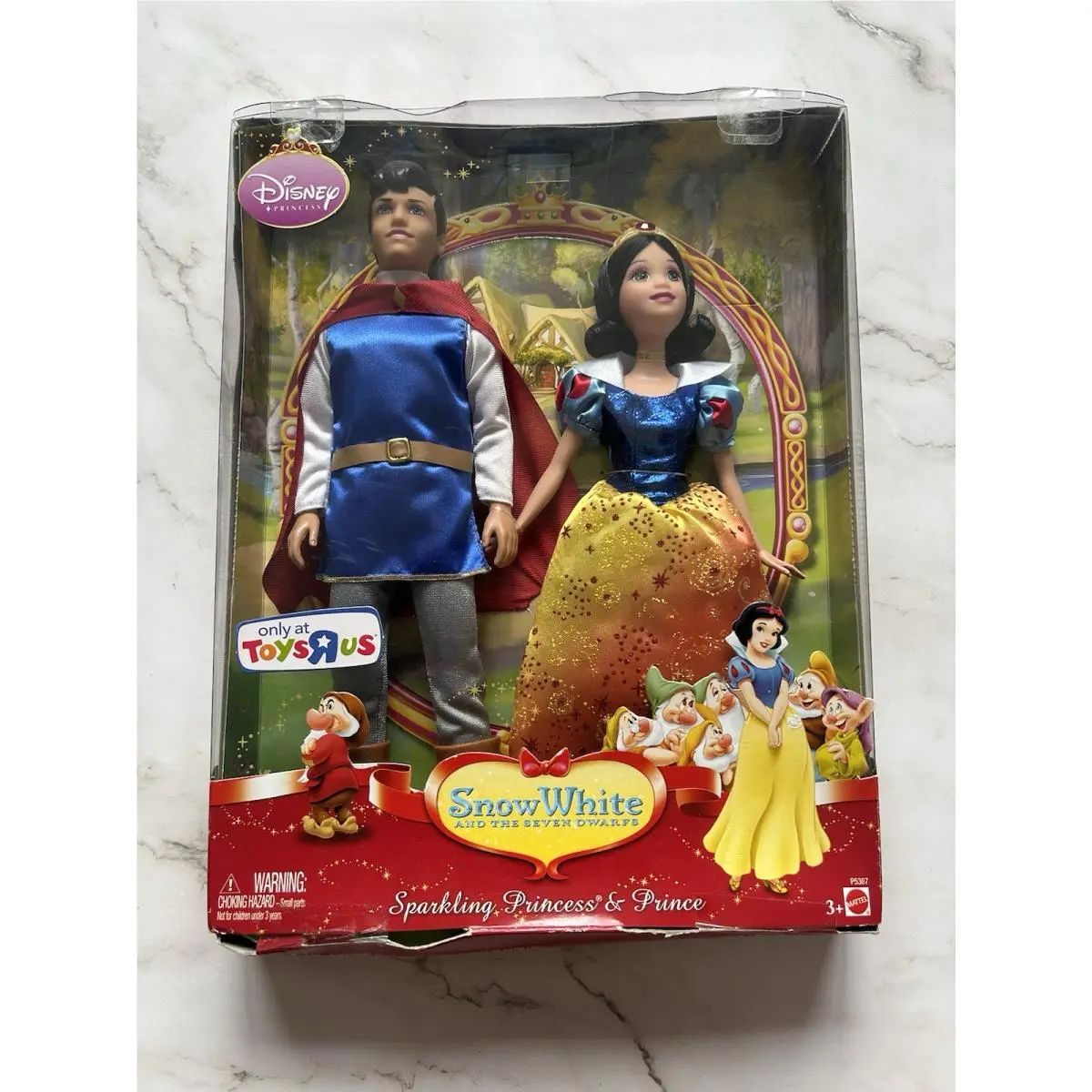 Toys R Us Exclusive Disney Snow White Sparkling Prince and Princess Doll Set