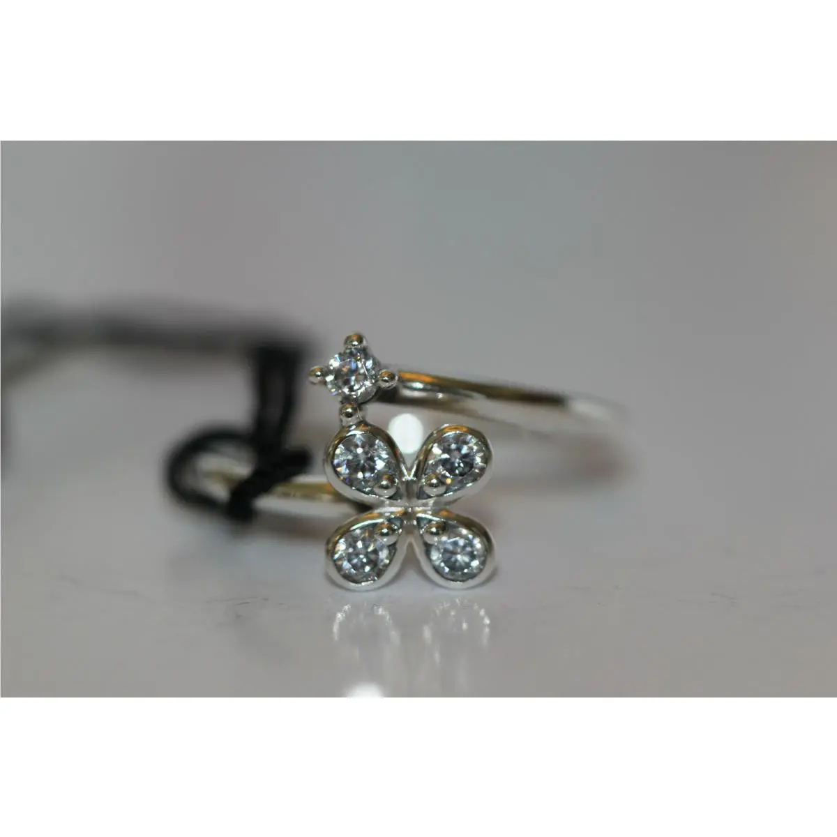 Pandora 2019 Four Petal Flower Twisted Ring 197988CZ Box Tag