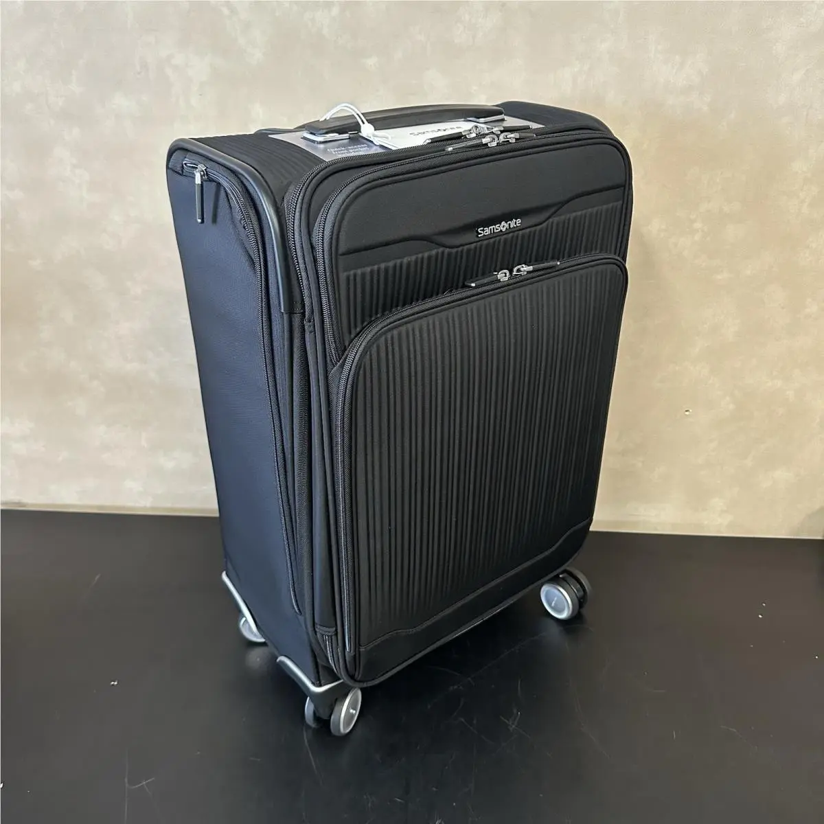 Samsonite Silhouette 18 - 21 Luggage Co Exp SP - Black 513639-1041