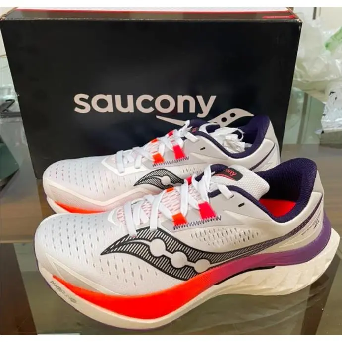 Saucony shoes - White 2