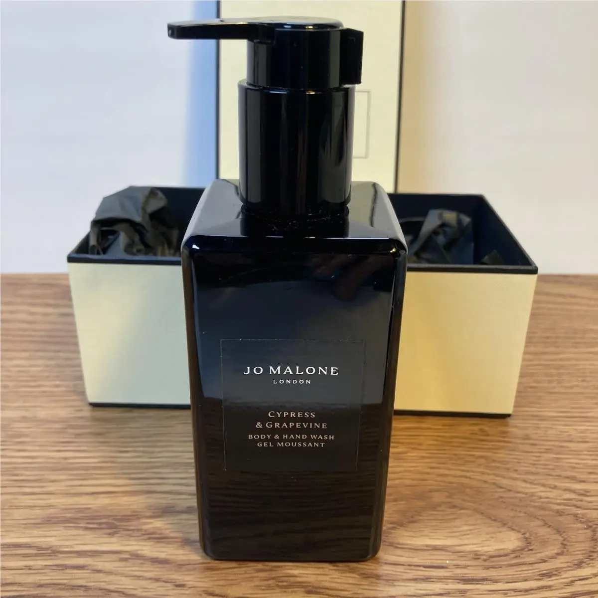 Jo Malone London Cypress Grapevine Body Hand Wash 8.5oz / 250ml Box /bag