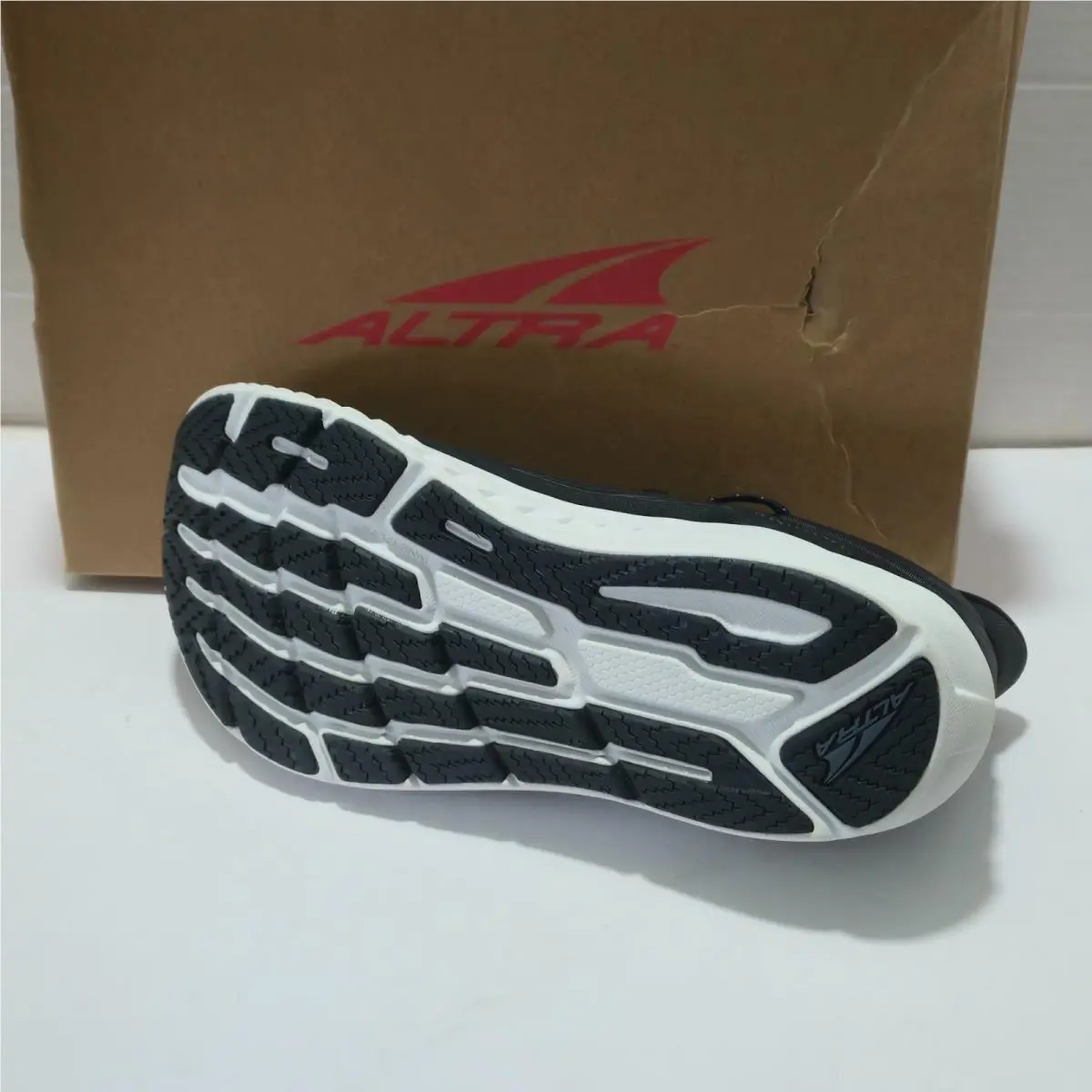 Altra shoes - Altra Torin - Torin - AL0A82CZ000 - Black 1