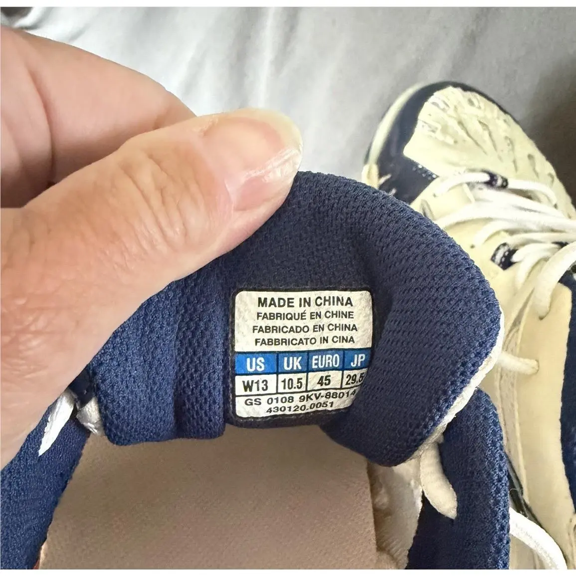 Mizuno shoes - Wave Lightning 4 - Wave Lightning - 9KV-88014 - Gold (UPC: 041969910245) 9