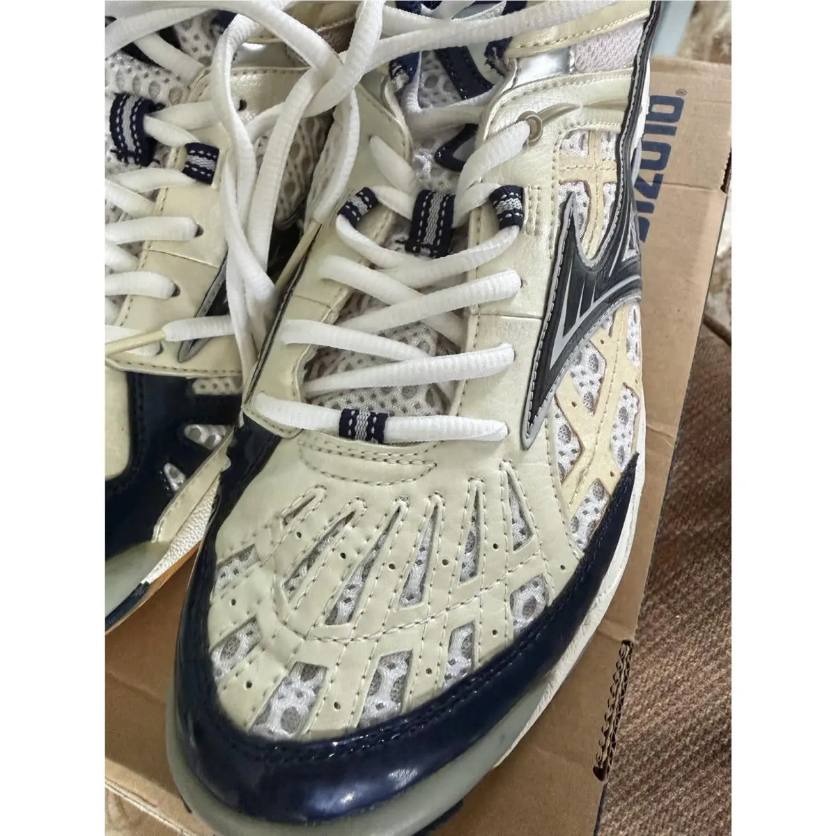 Mizuno shoes - Wave Lightning 4 - Wave Lightning - 9KV-88014 - Gold (UPC: 041969910245) 2