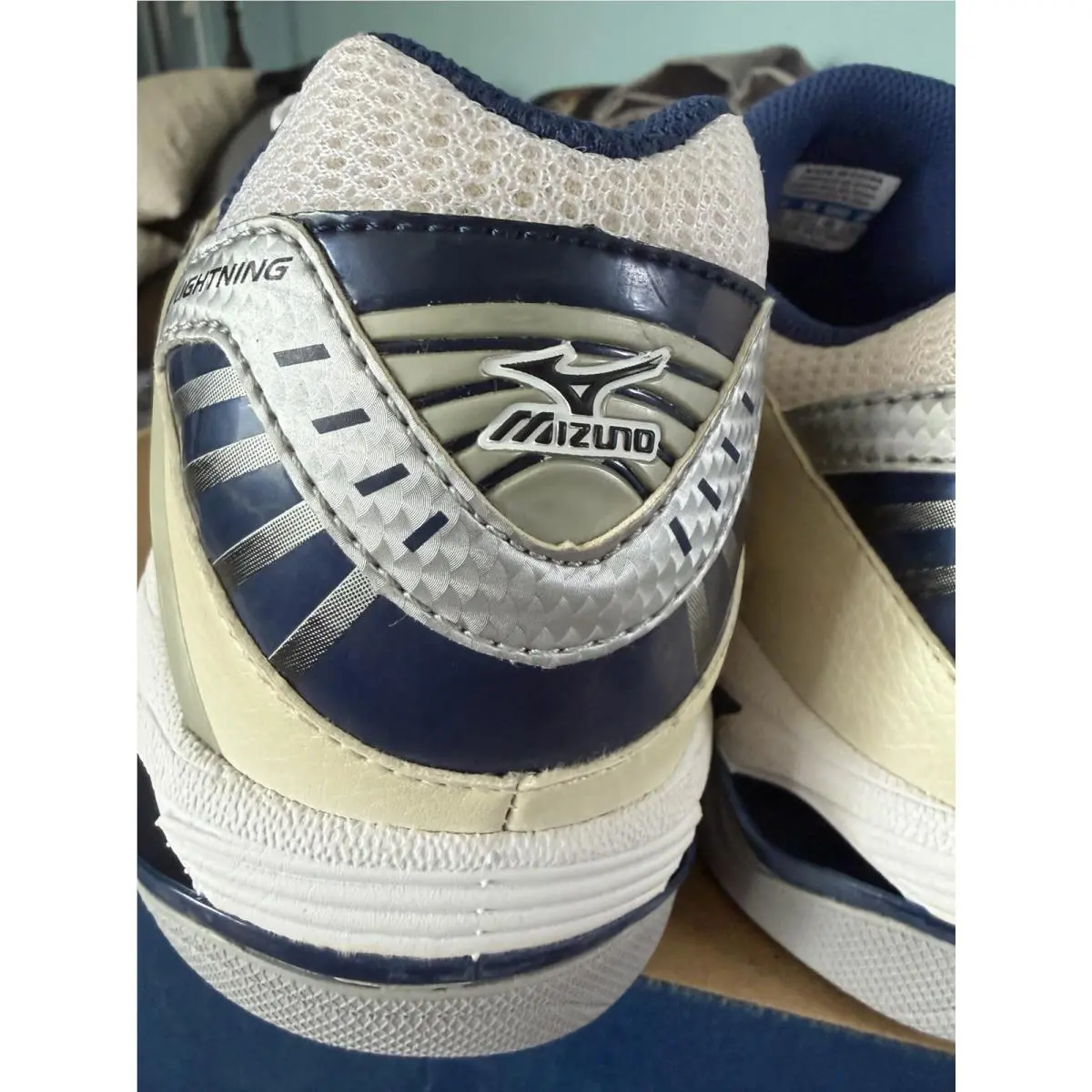 Mizuno shoes - Wave Lightning 4 - Wave Lightning - 9KV-88014 - Gold (UPC: 041969910245) 5