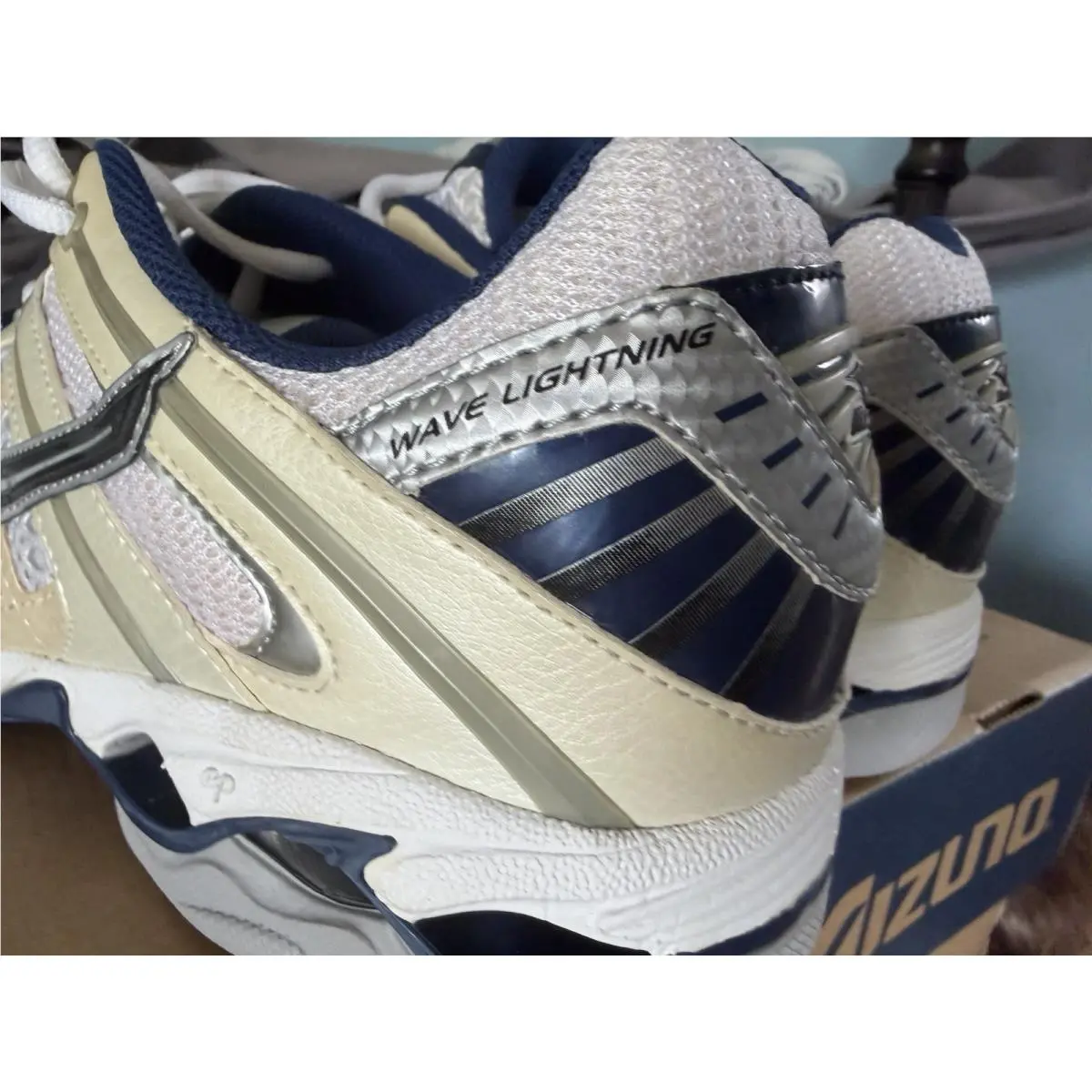 Mizuno shoes - Wave Lightning 4 - Wave Lightning - 9KV-88014 - Gold (UPC: 041969910245) 6