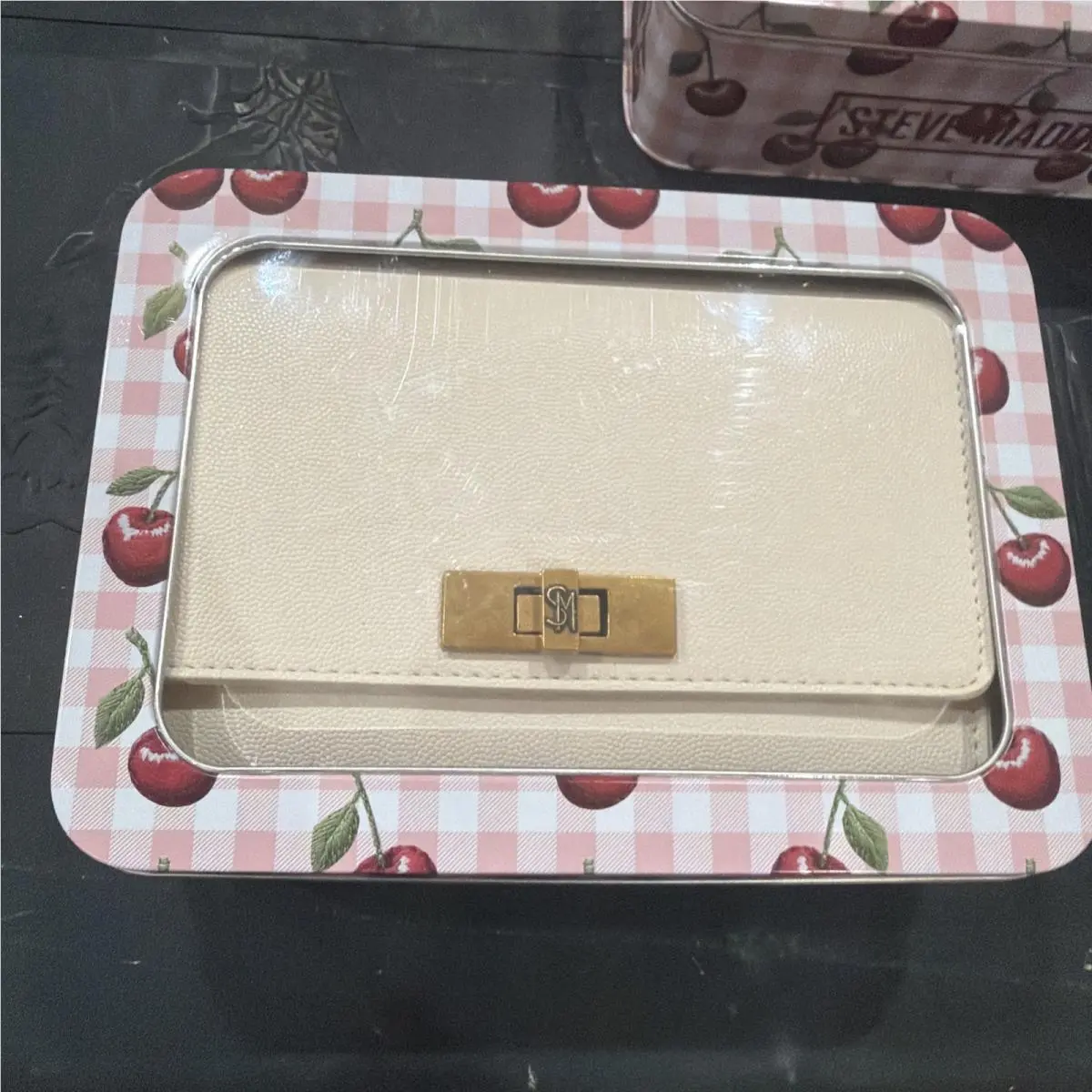 Steve Madden White Crossbody Bag Chain Strap Logo Card Slots Zipper Turn Lock