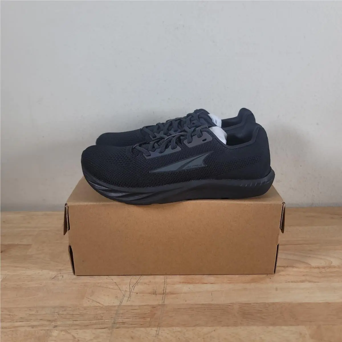 Altra Escalante 4 Black Mesh Women`s Low Top Sneakers Size 7