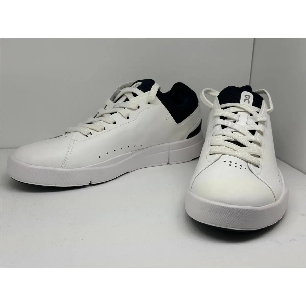 On Running The Roger Advantage Mens 9.5 White Midnight Sneakers 3MD10640148