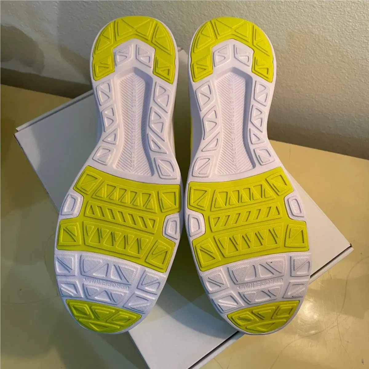 On-Running shoes - Yellow 3