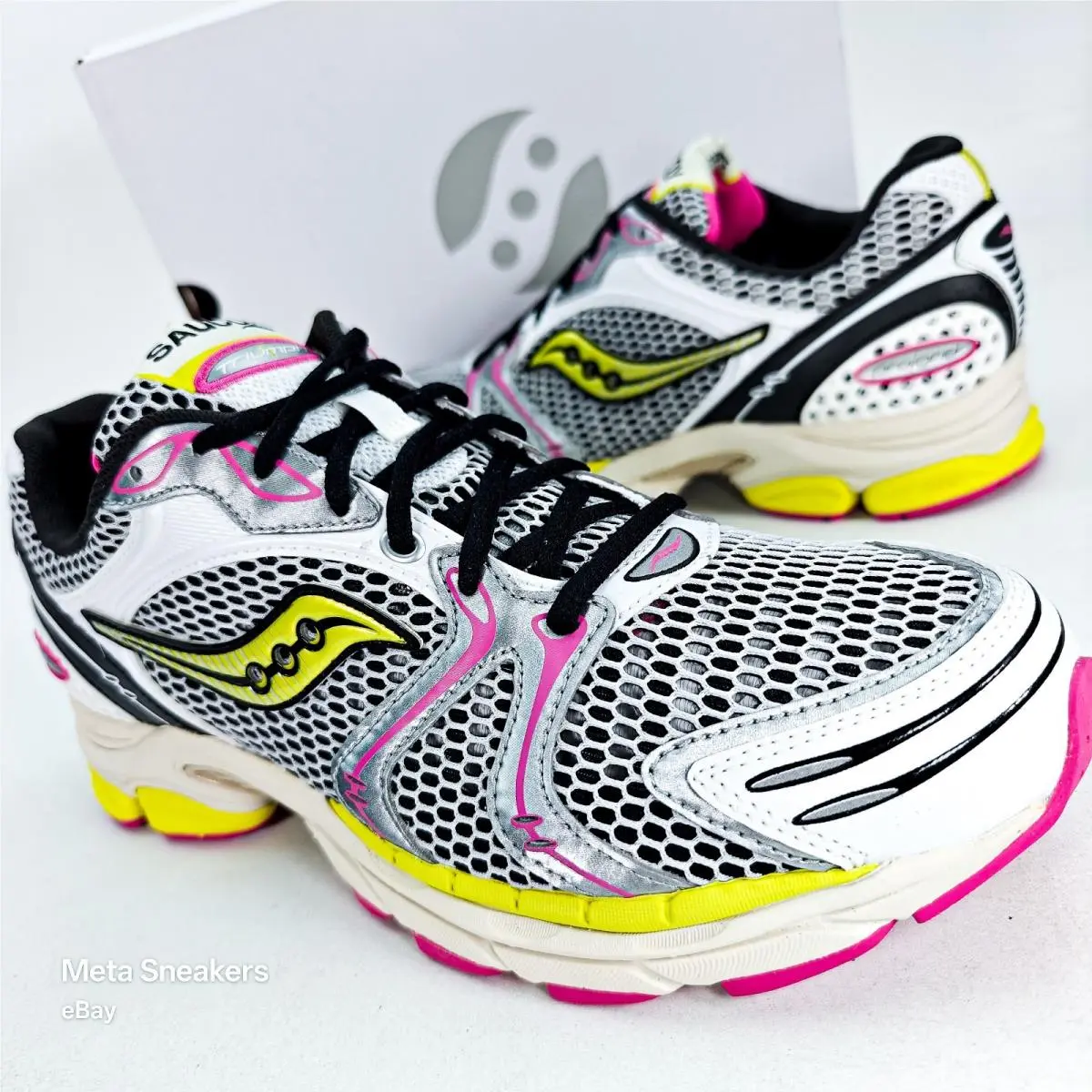 Saucony US 9 Men`s White Black Pink Yellow Retro Progrid Triupmh S70704 14