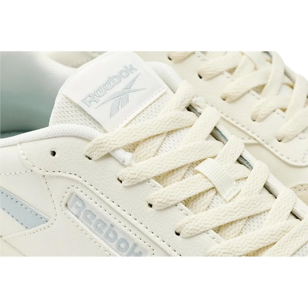 Reebok shoes - Chalk/Simple Grey/Gum 11