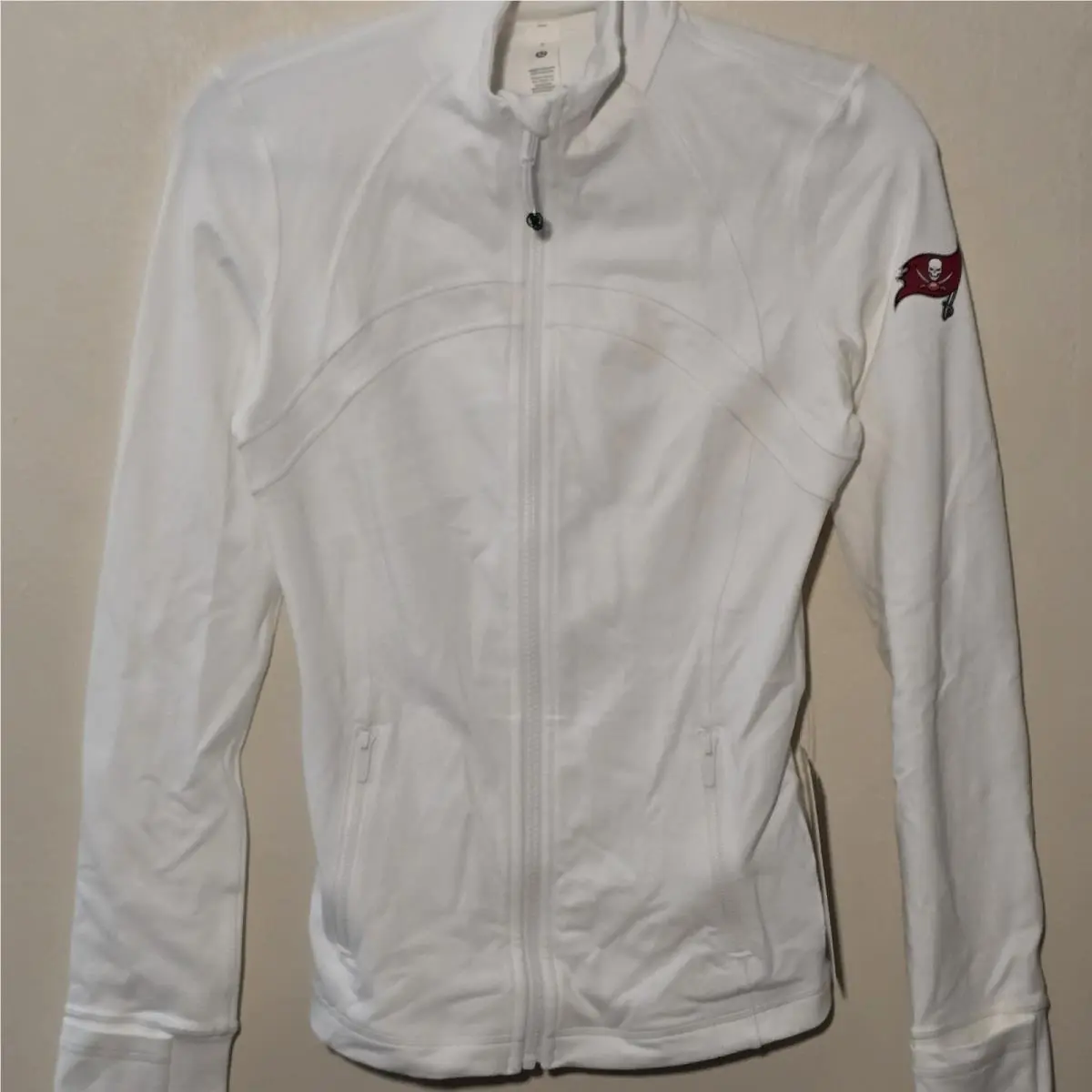Tampa Bay Buccaneers Lululemon Define Jacket Women`s 6 White