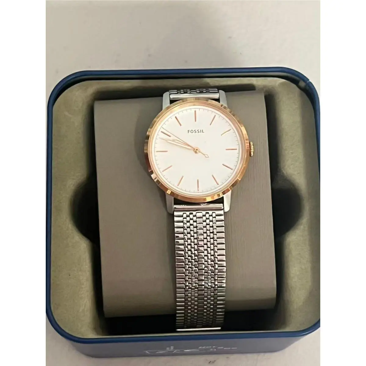 Fossil ES4644 Women`s Quartz Watch Silver Mesh Minimalist Slim Wristwatch