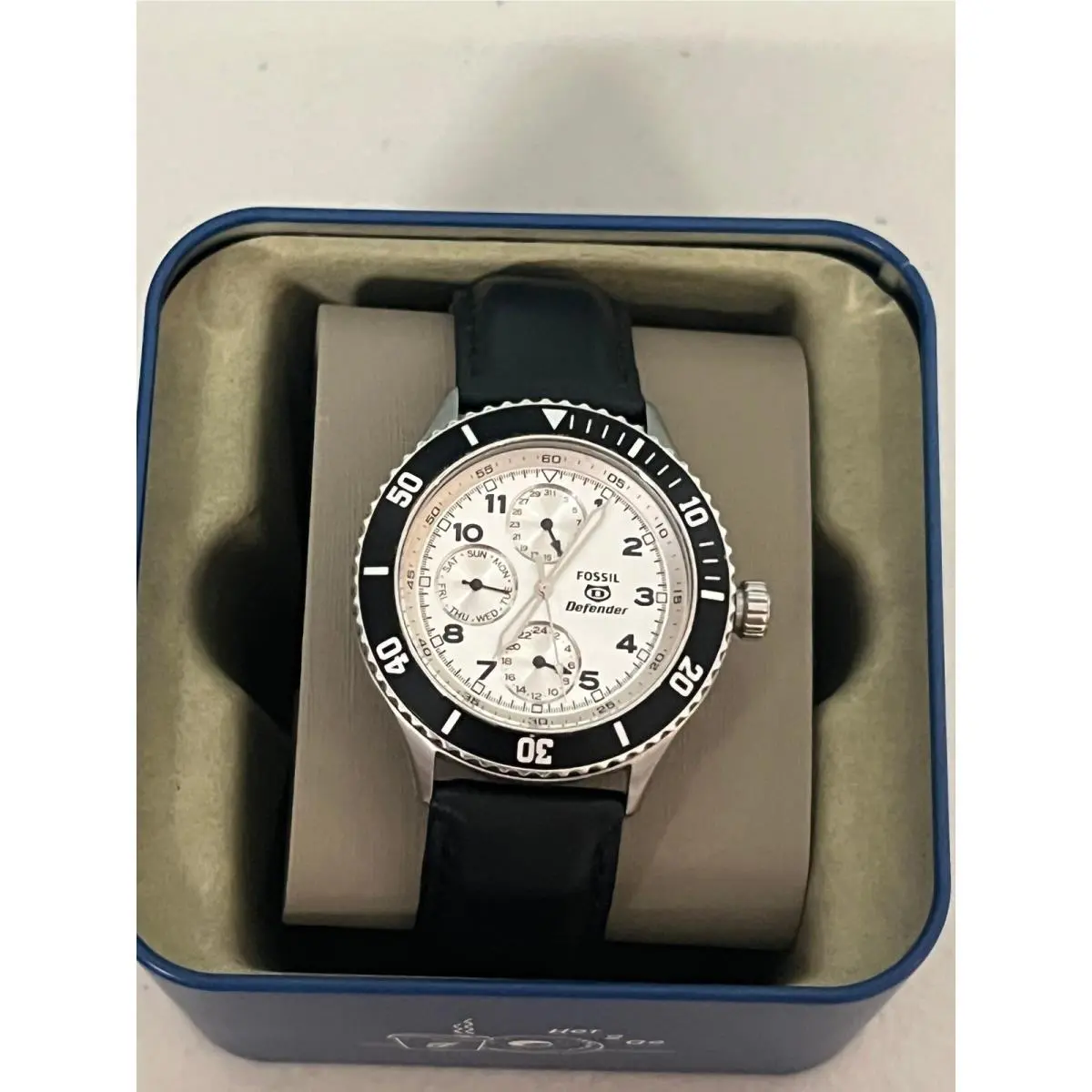 Fossil Men`s Defender DEC1006 Sport Dive Style Watch White Dial Leather T