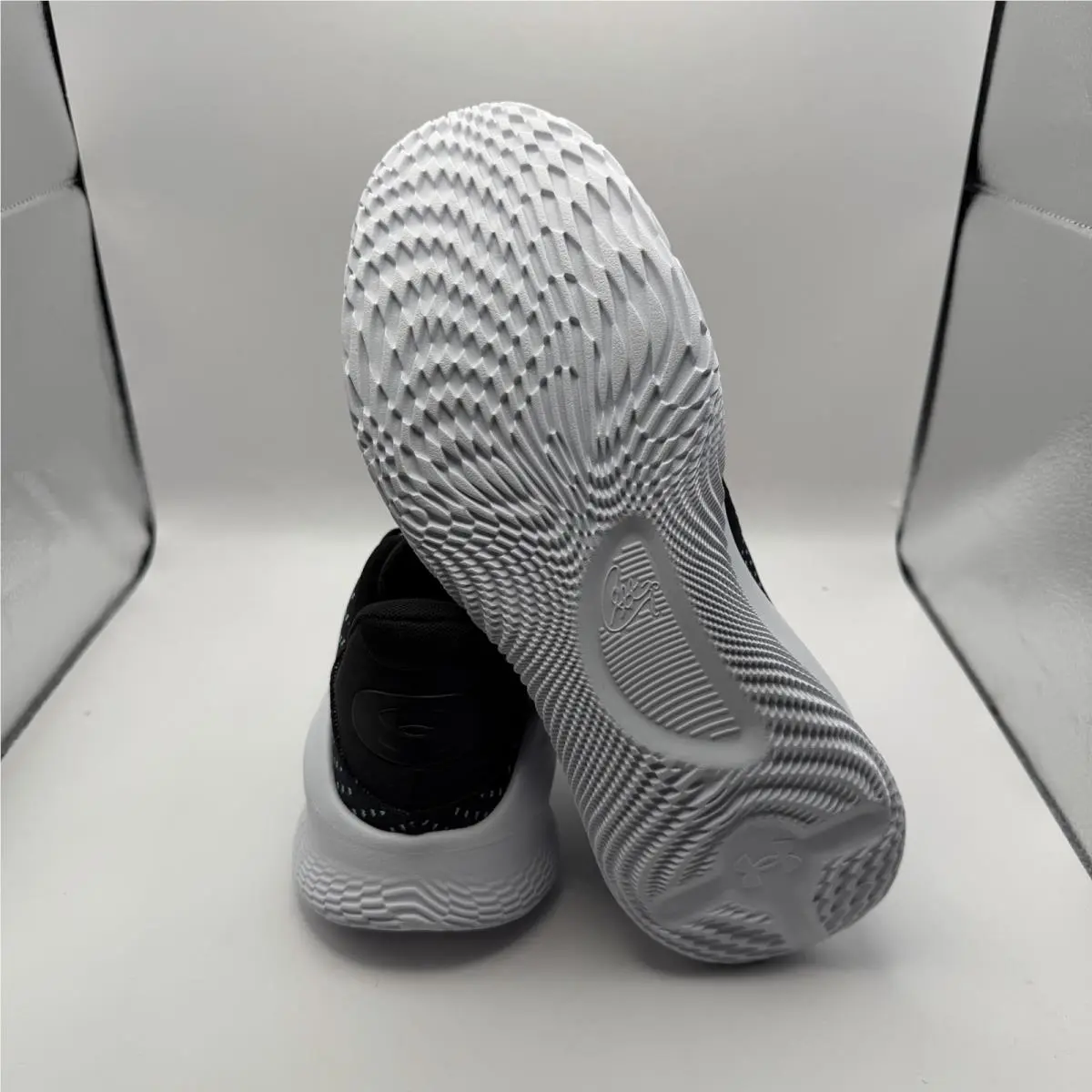 Under Armour shoes - Under Armour Curry 4 FloTro - 3028115-001 - Black 4