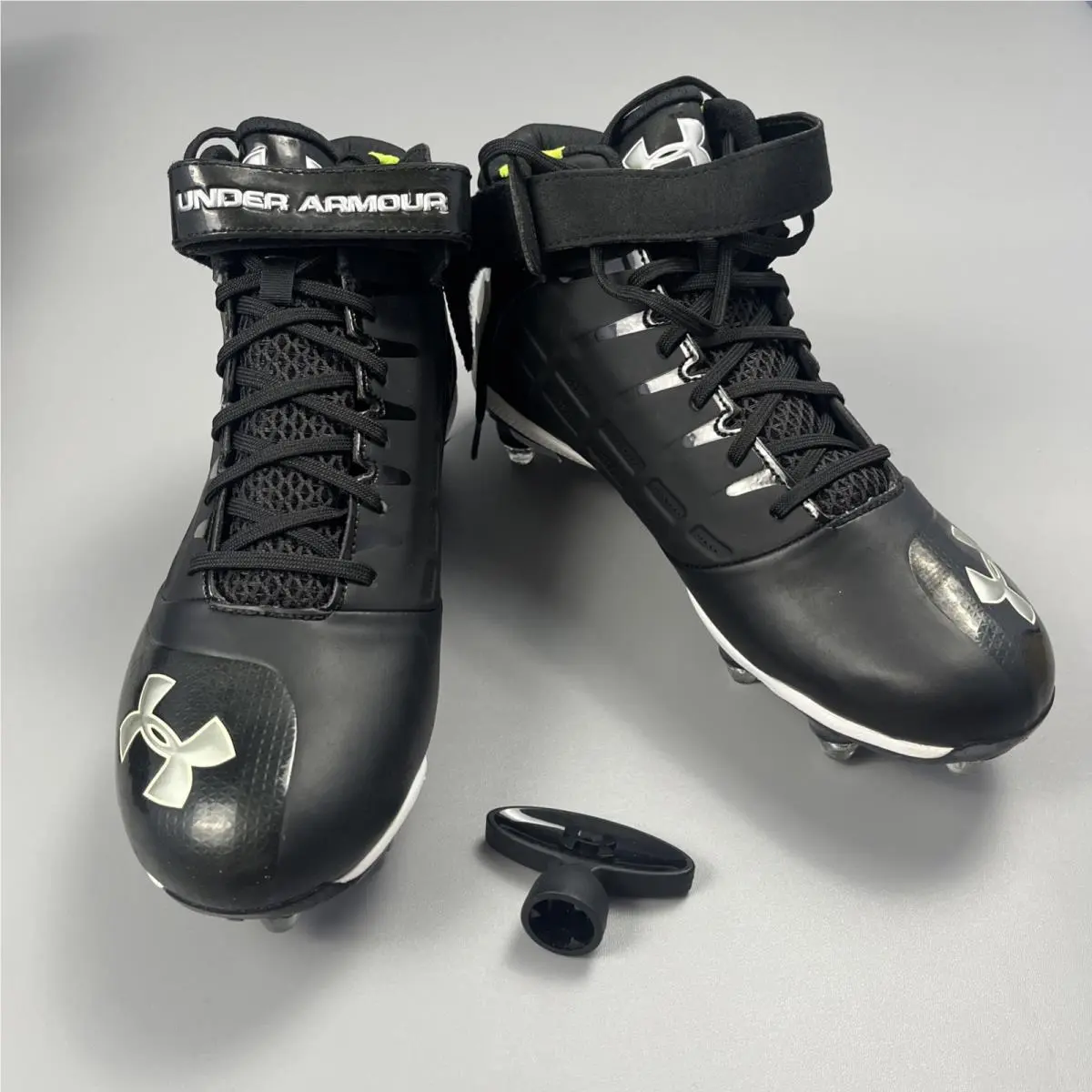 Under Armour Fierce Havoc Mid D Black White Men`s Size 11 Football Cleats 122695