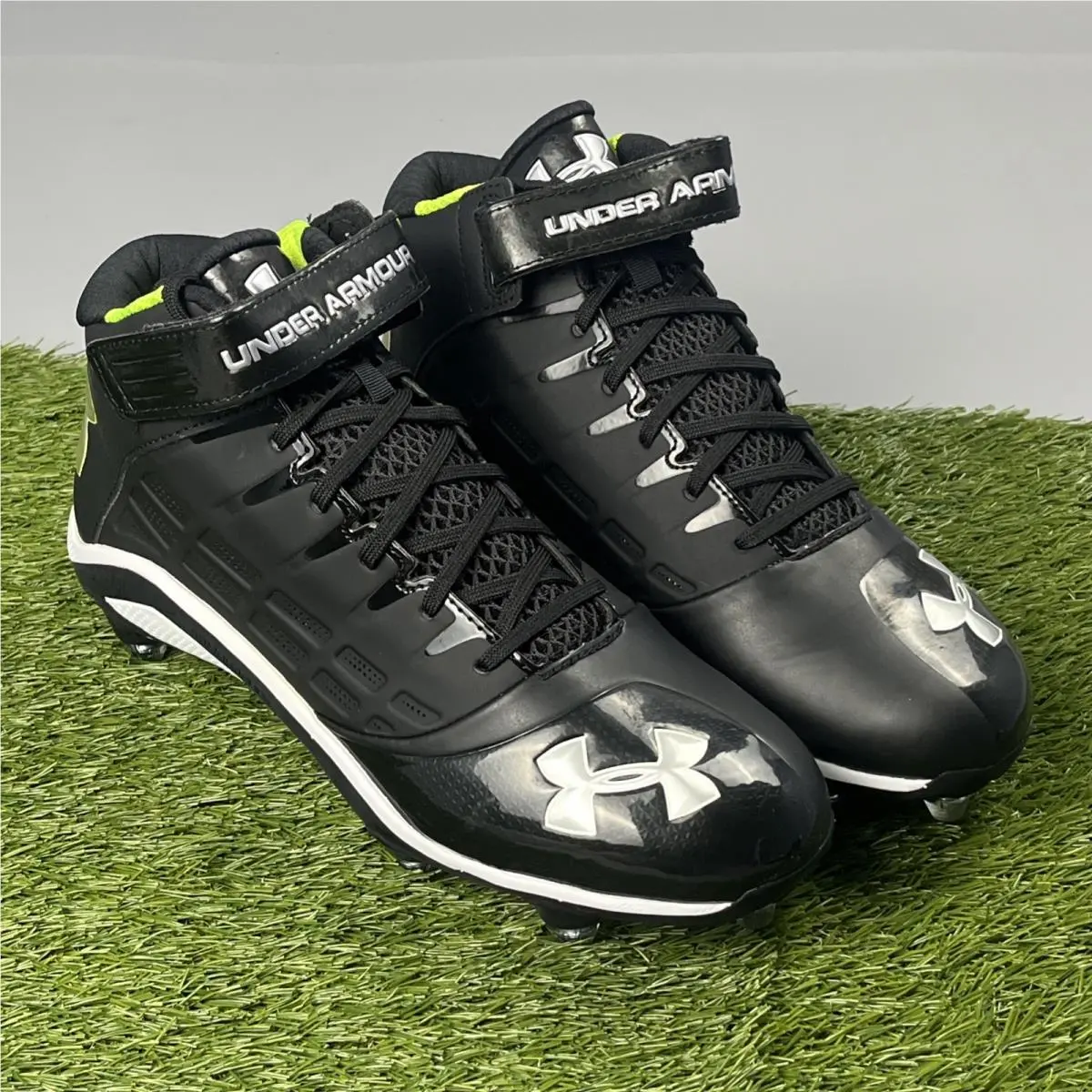 Under Armour Fierce Havoc Mid D Black White Men`s Size 10 Football Cleats 122695