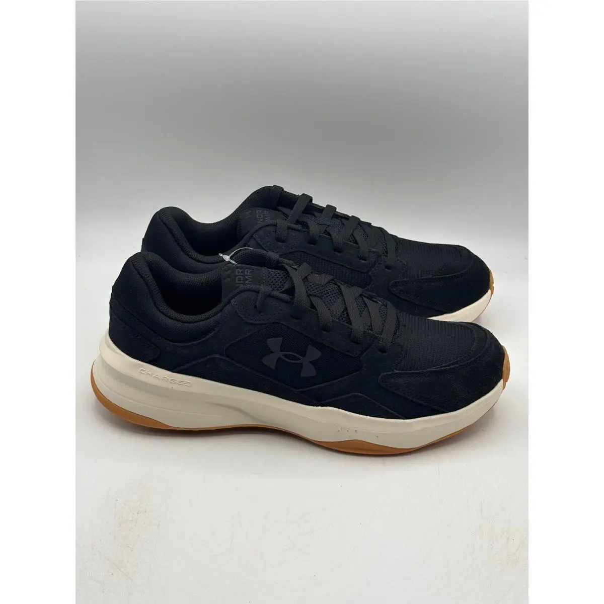 Under Armour UA Edge Suede Mens 10.5 Black Gum Sole Sneakers 3027731-001