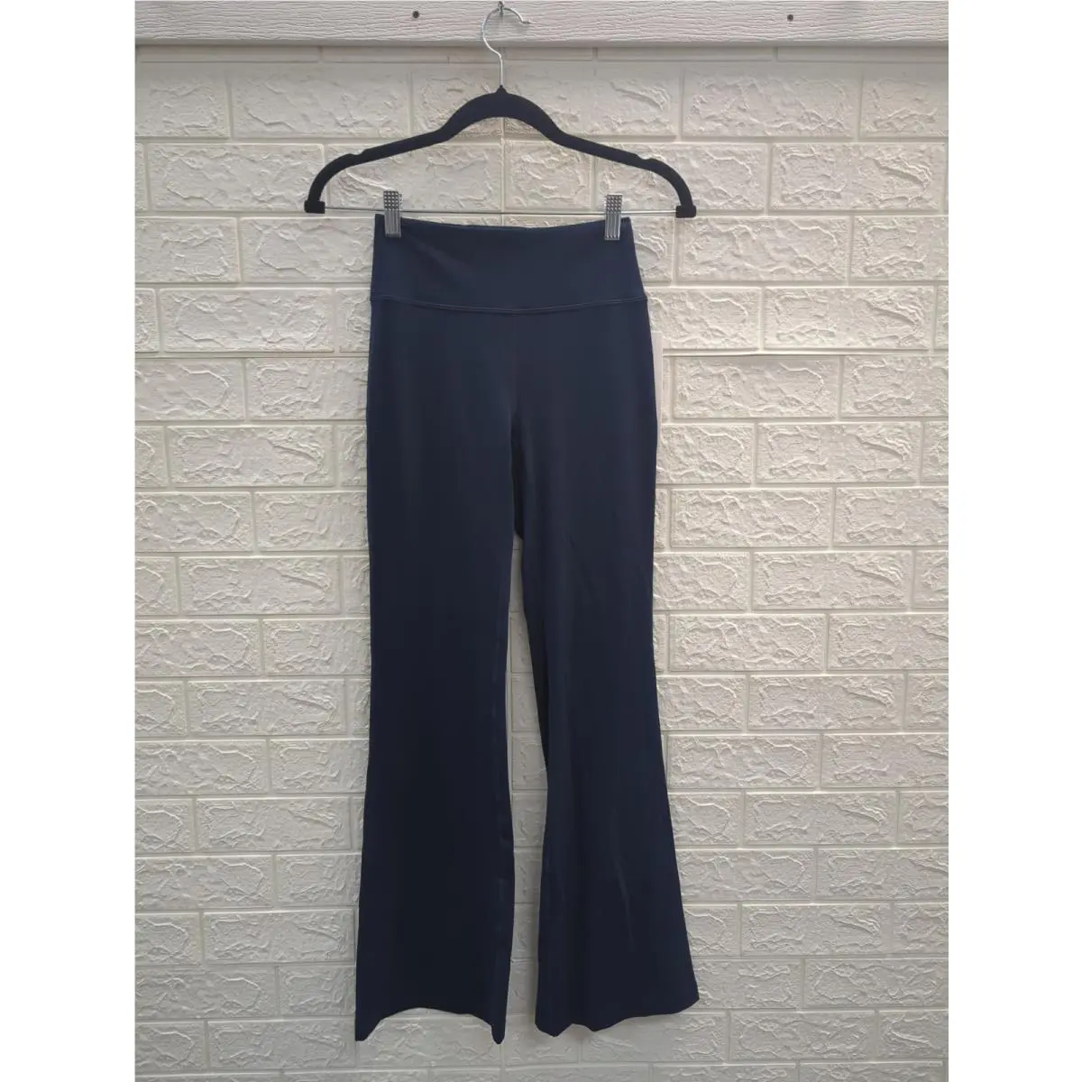 Lululemon Groove HR Nulu Flared Pant Women`s Size 4 Short