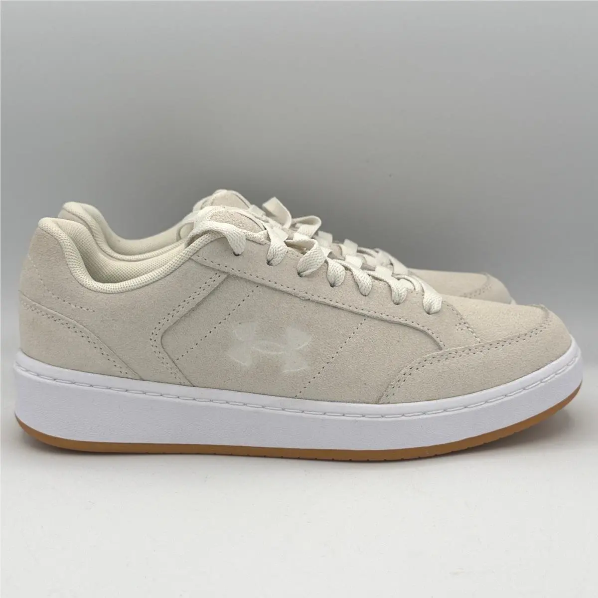 Under Armour W Official Suede Shoes Womens 9.5 White Low Top Gum 3028636-100