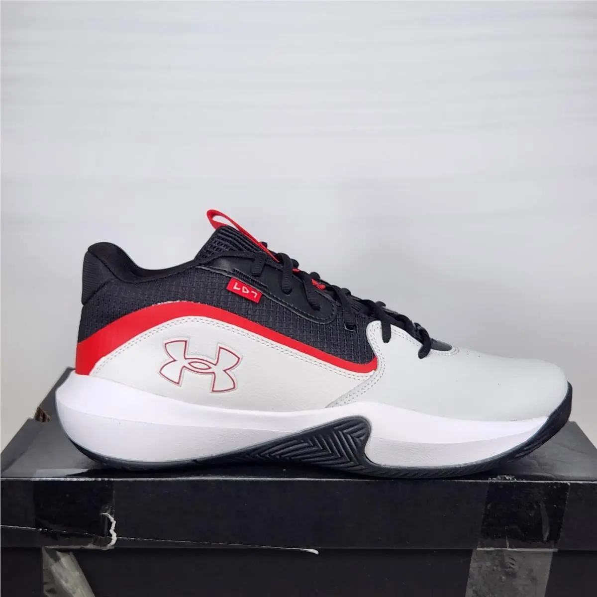 Size 10 - Under Armour Lockdown 7 - Distant Grey / Castlerock / Red - Mens