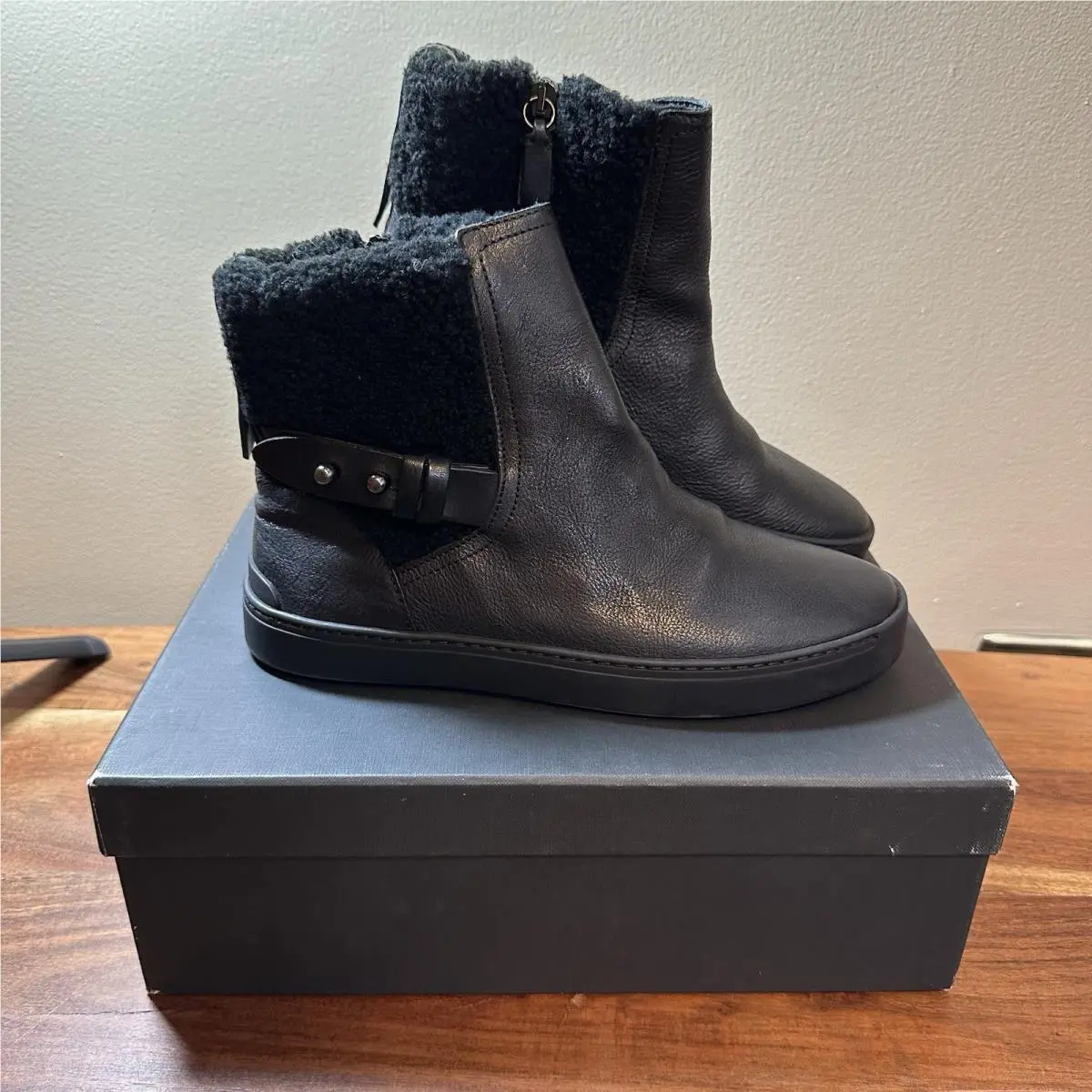 Rag Bone Farling Leather and Shearling Flat Ankle Boots Womens Size 7 37