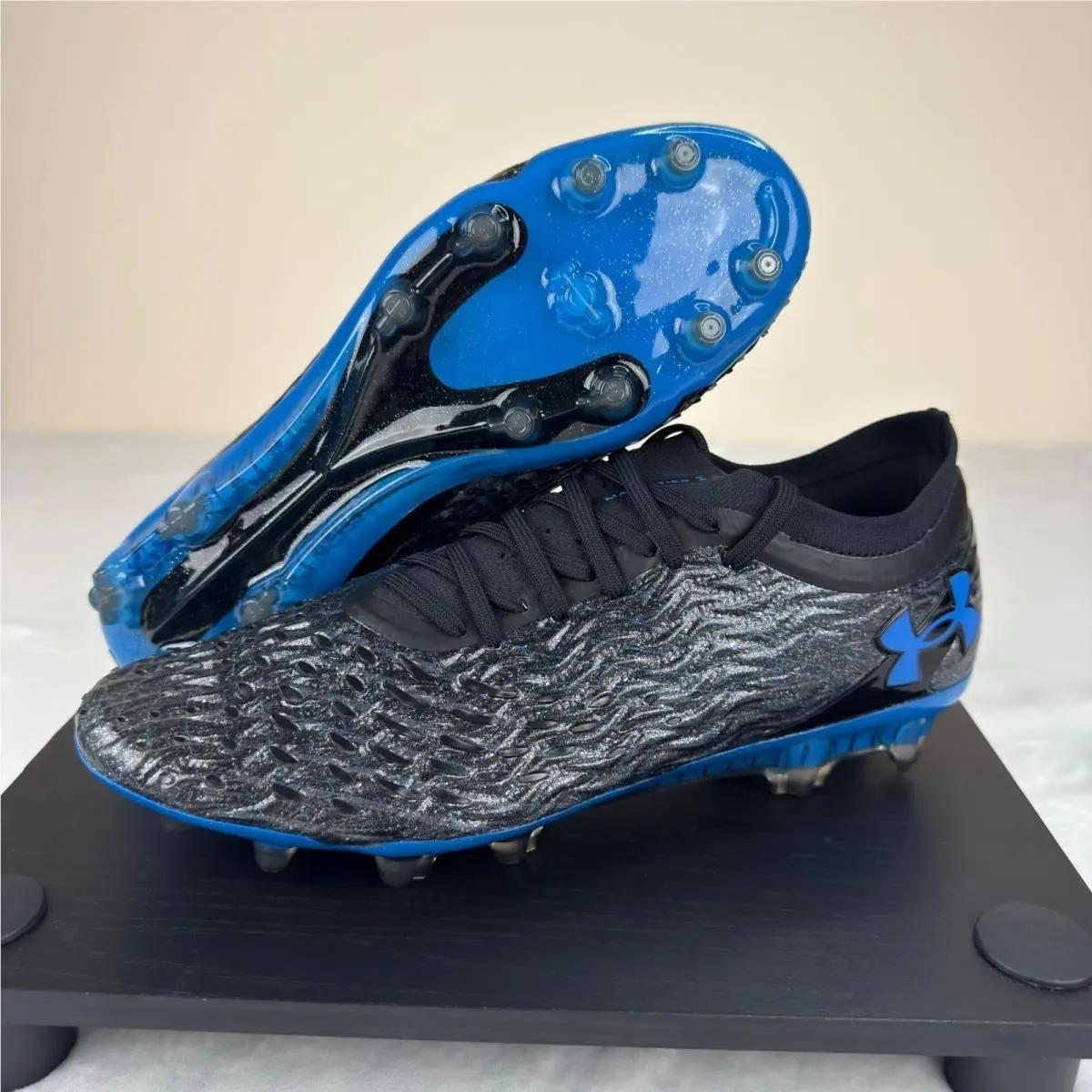 Under Armour Mens Magnetico Elite 5 Soccer Cleats Black Gray Blue Size 11.5