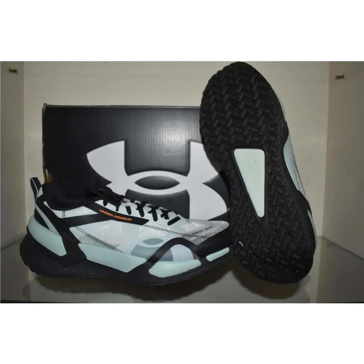 Under Armour Reign XT Men`s Cross Trainer Shoes 6005926 592 Size 8.5 Green/black