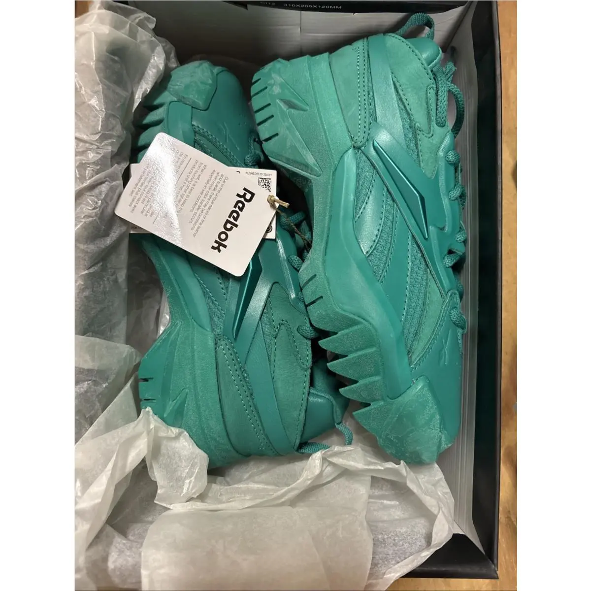 Reebok X Cardi B Classic Leather Women`s Athletic Sneaker Emerald Size 6 GY7213