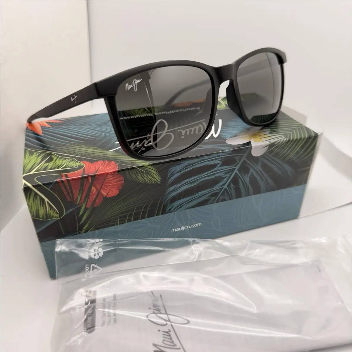 Maui Jim Hulili Rectangular Polarized Sunglasses Matte Black Frame MJ0672S-001