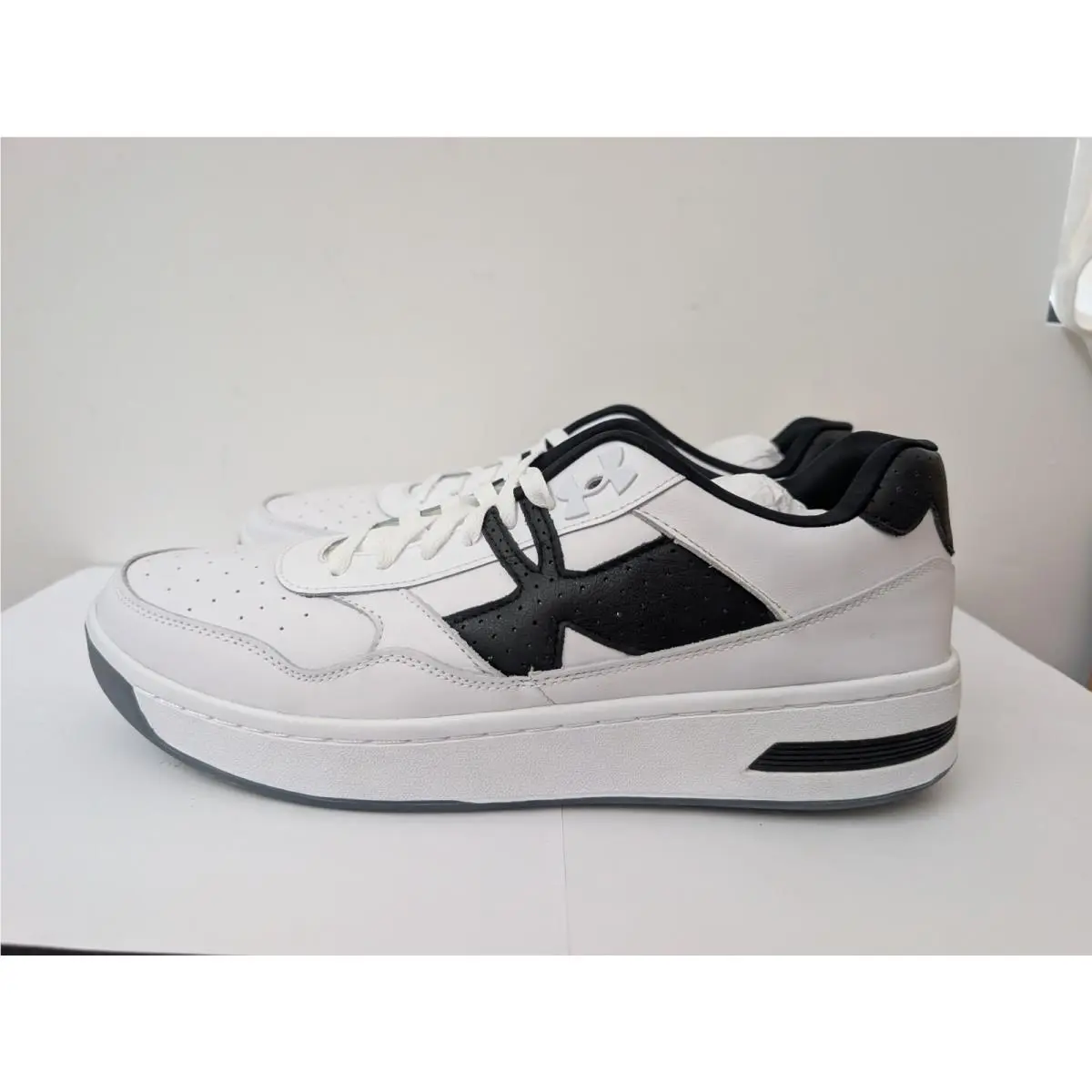 Under Armour UA Court 96 White Black Men`s Size 15 3028633-101