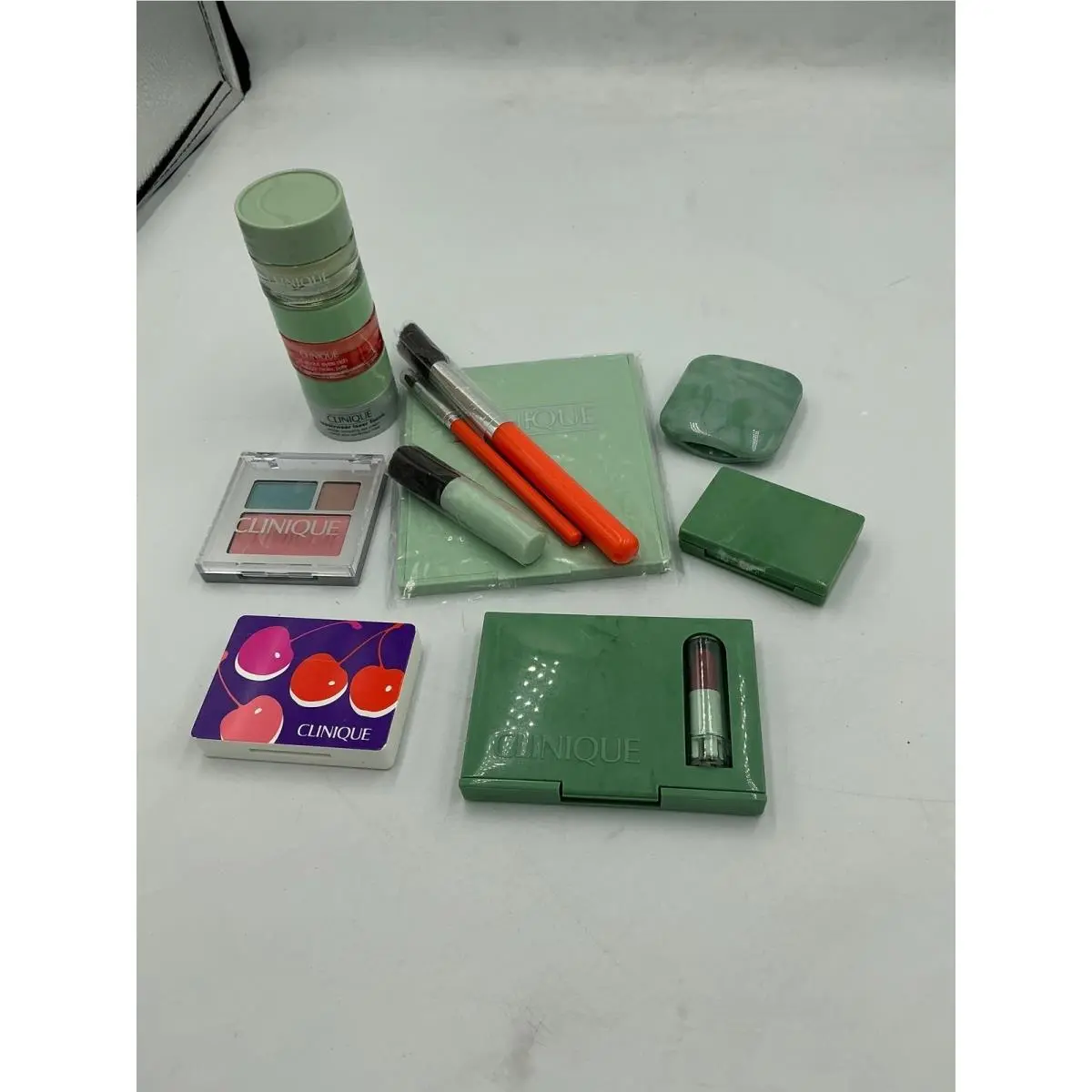 Clinique Makeup Skincare Lot OS Green Cherry Eyeshadow Blush Brushes Mirror Mini