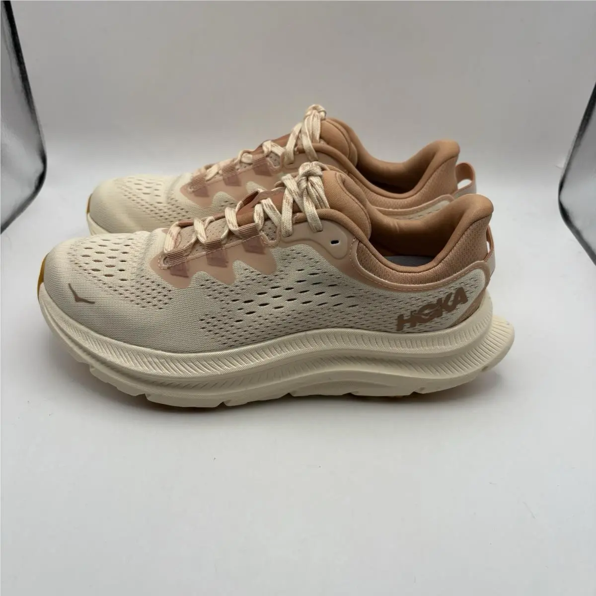 Women’s 8B Hoka One One Kawana 2 Vanilla Sandstone Running Sneaker 1147913-VSN