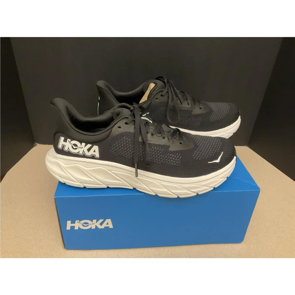 Mens Hoka One One Arahi 7 Black/white Athletic Shoes. Size 9.5D. Nice Shoes