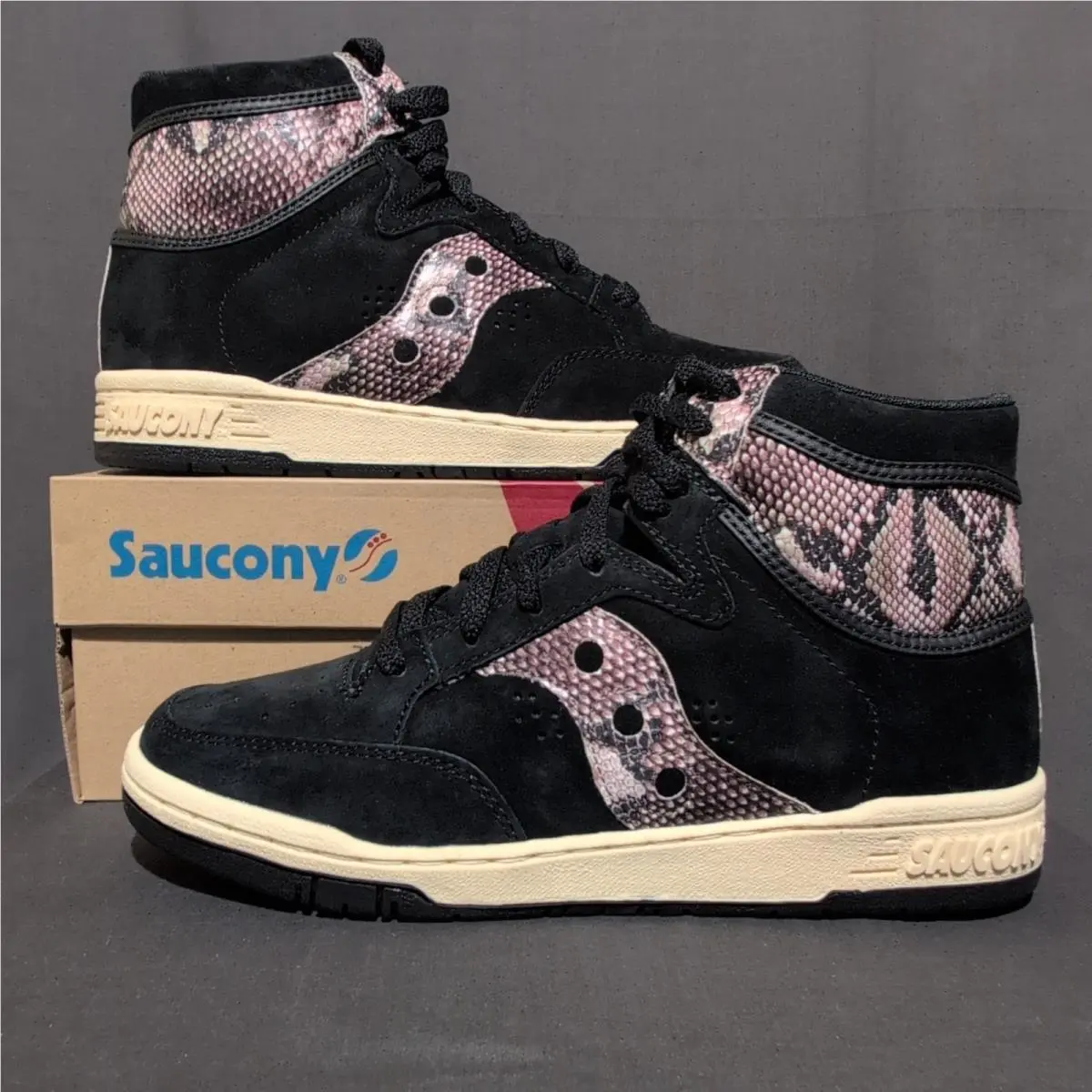 Saucony Hangtime Hi Sneakers Men`s 9 Black Snakeskin Accent High Top Shoes