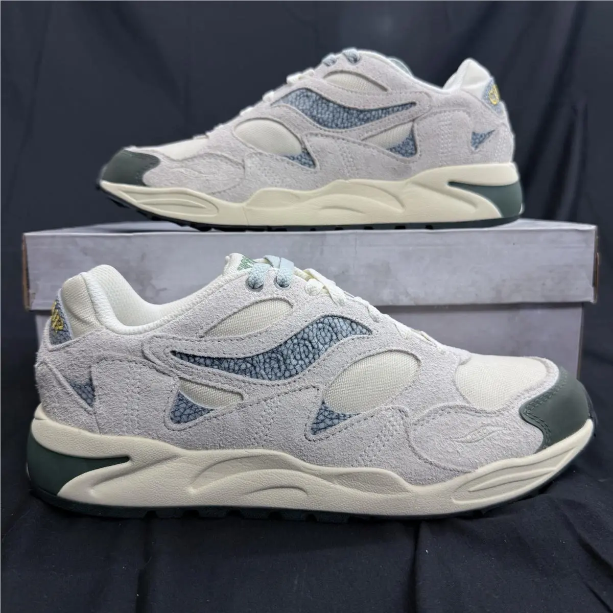 Size 10.5 Saucony Grid Shadow 2 Colour Plus Companie Arctic Trek Shoes S70822-3