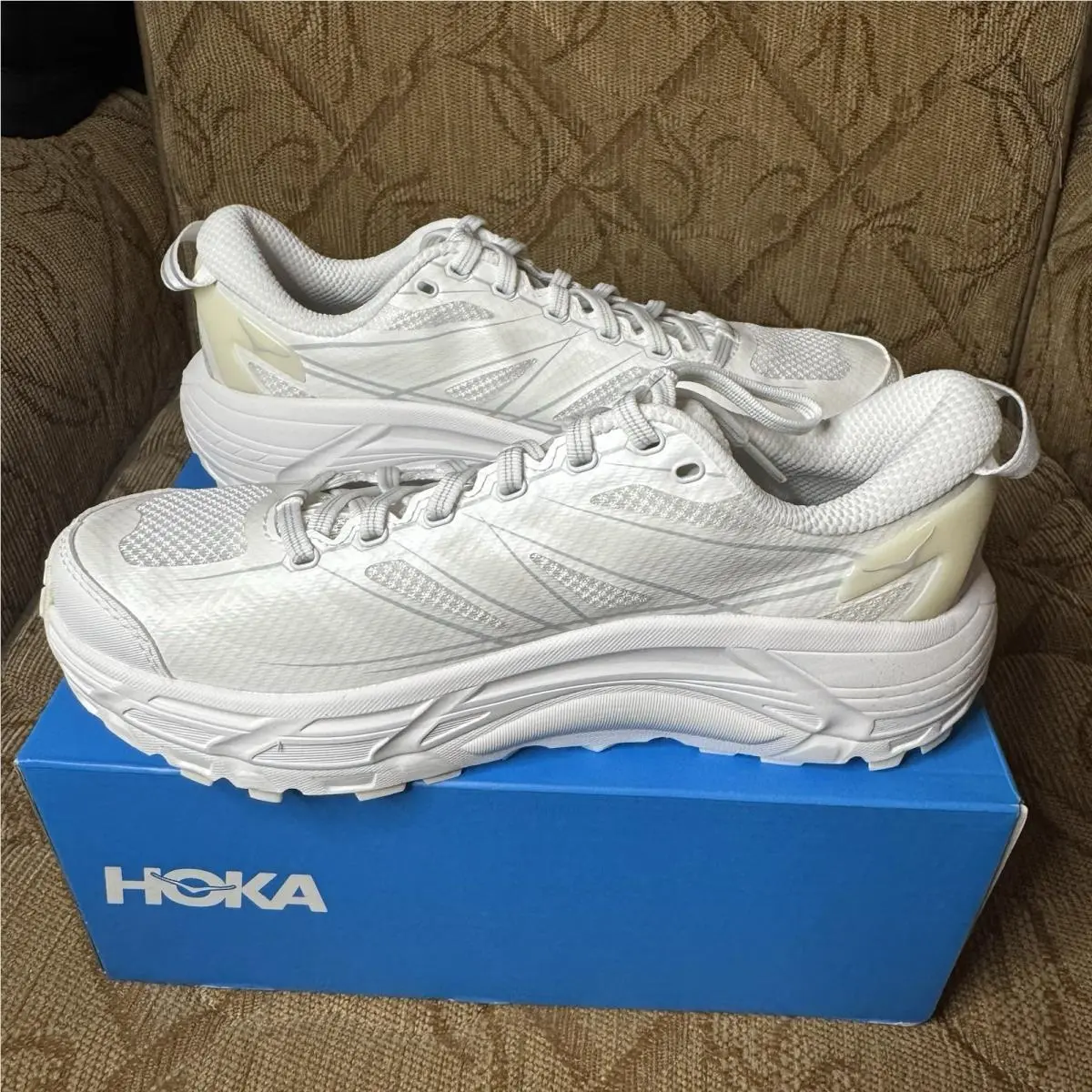 Hoka shoes - White 1
