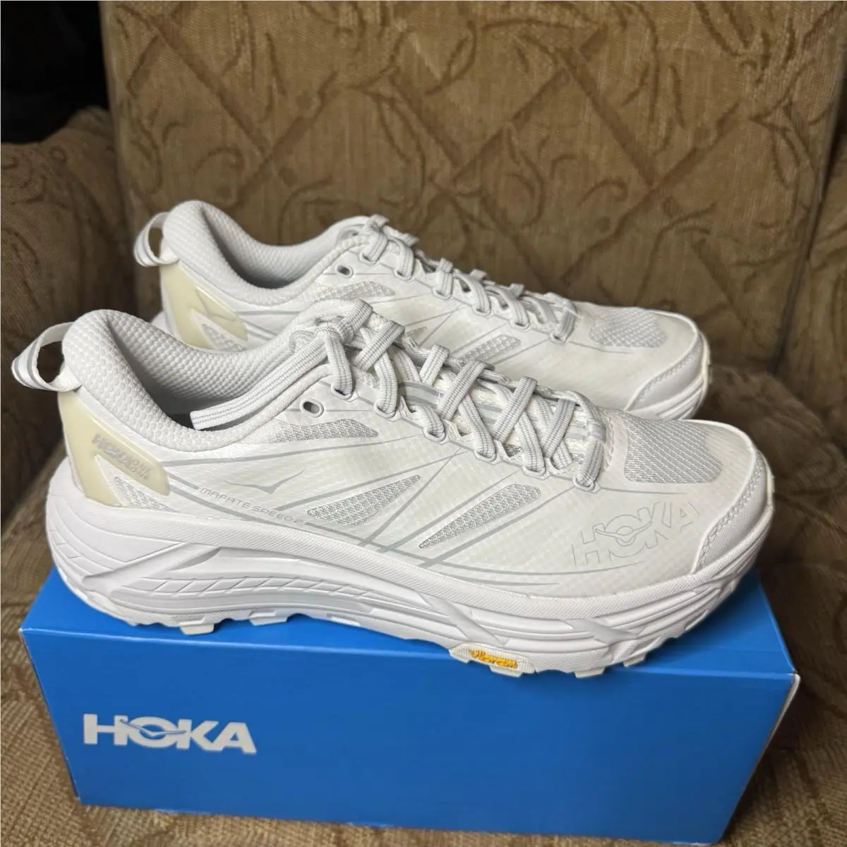 Hoka shoes - White 2