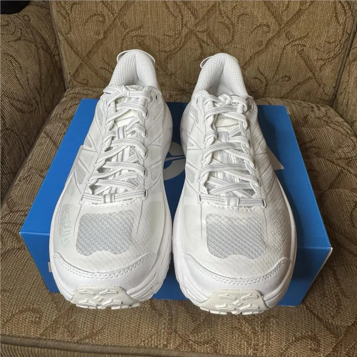 Hoka shoes - White 3