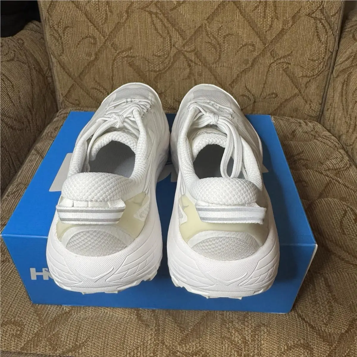 Hoka shoes - White 4