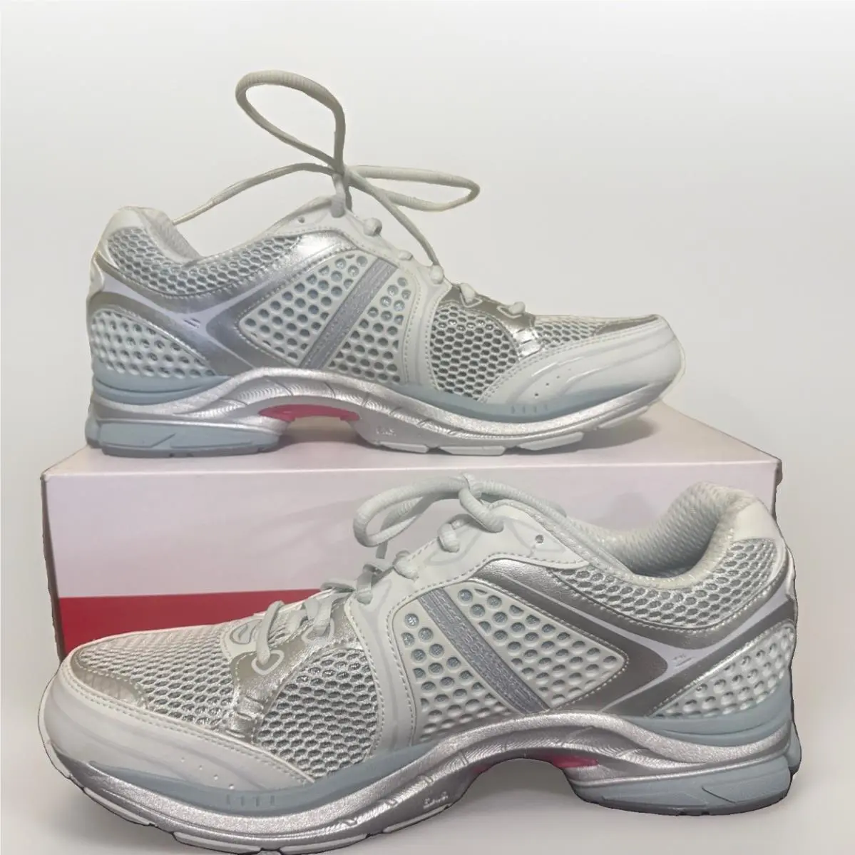 Saucony- Progrid Triumph 4 Grey/gris S70774-2 Women’s 13/Men’s 11.5