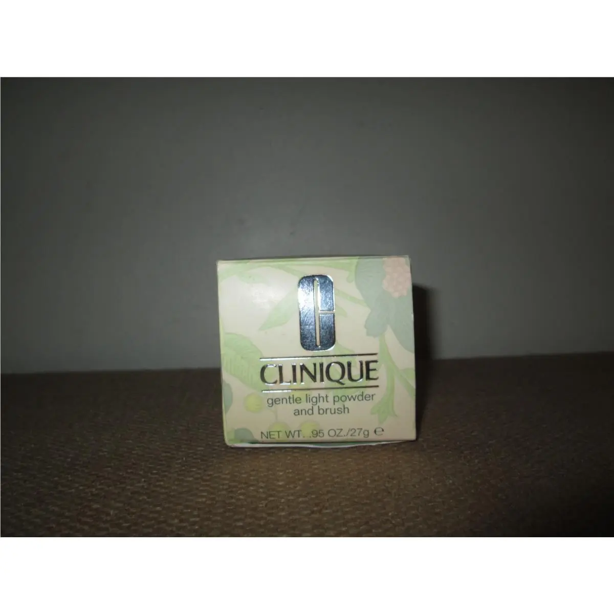 Clinique Gentle Light Powder Brush Color 05 Glow 4 .95 Oz Jar w/ Box