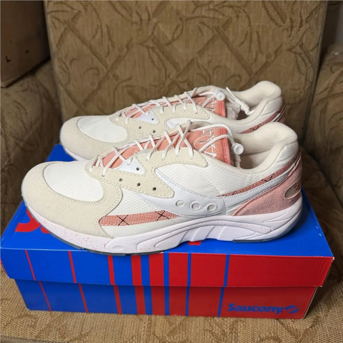 Saucony Mens Aya S70495-2 Pink and White Casual Shoes Sneakers Size 13